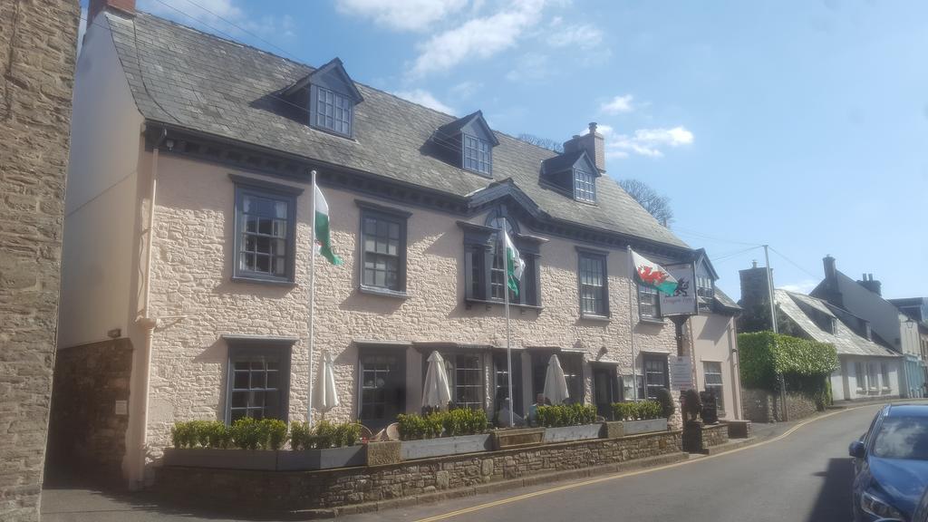 Dragon Inn Crickhowell Exterior photo