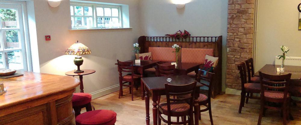 Dragon Inn Crickhowell Exterior photo
