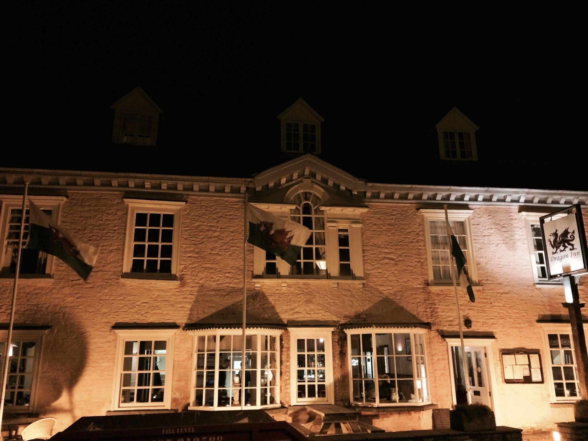 Dragon Inn Crickhowell Exterior photo